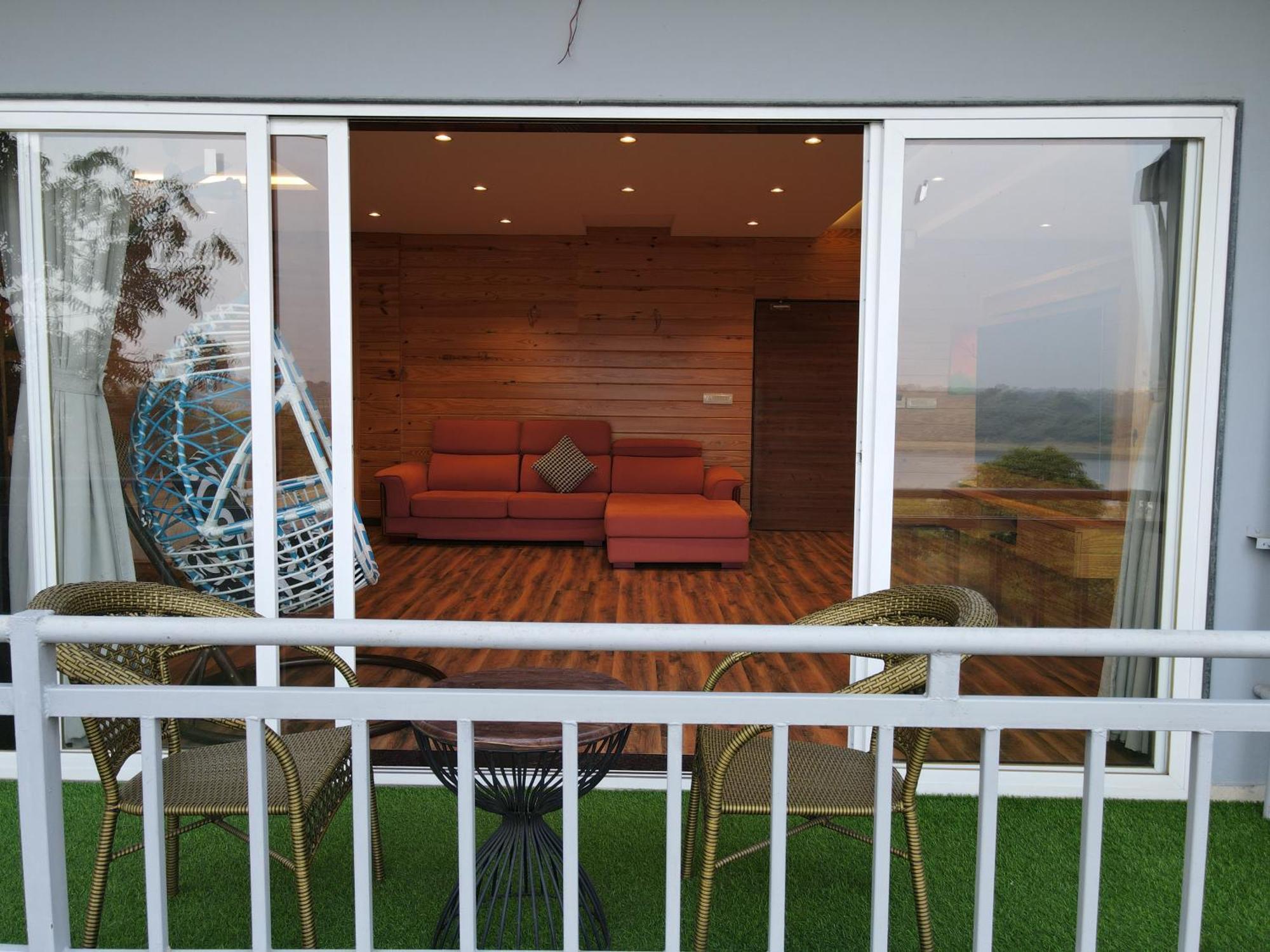 Krishna Riverside Resort Vasad ภายนอก รูปภาพ